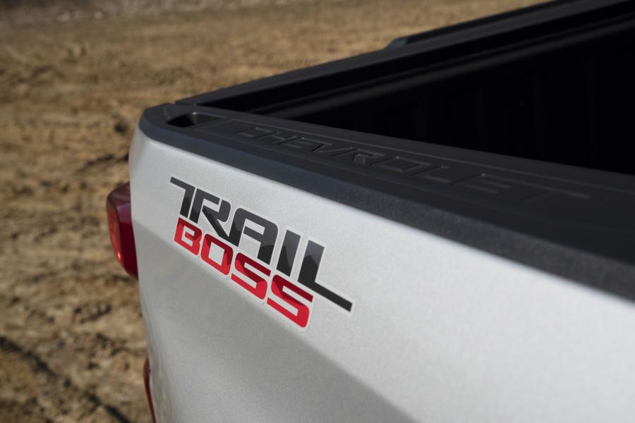 Детали экстерьера Chevrolet Silverado Custom Z71 Trail Boss Crew Cab 2019 года  (фото 2 из 12)